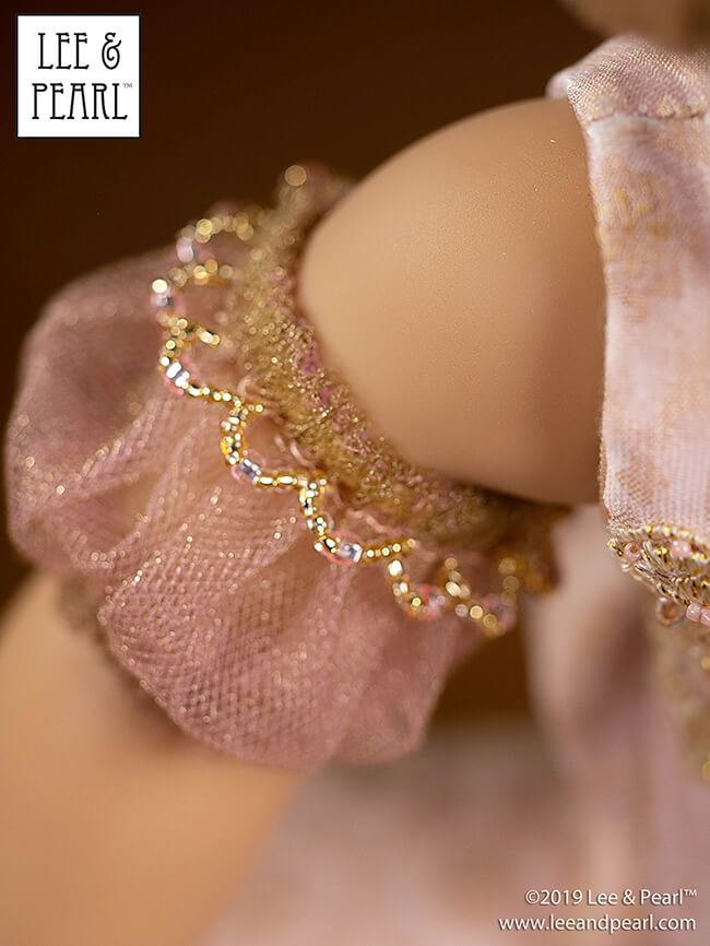 It's Nutcracker season in the Lee & Pearl workshop! While designing our Mix-and-Match Ballet Costume Accessories pattern, Pearl realized that she could take our just-like-the-real thing Sugar Plum Fairy tutu ensemble to an even more gorgeously glittering level with a matching TUTU PLATE, dainty tulle SLEEVE PUFFS, and a sparkling painted plastic TIARA. This may be our favorite 18 inch / American Girl doll costume of all time, and we're going to show you all the lovely details that went into making it!