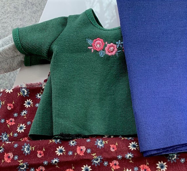 Look what Lee & Pearl friend Lee B. made with a few of her 2019 Mystery Bag fabrics. Get your own hand-selected fabric stash for the New Year — there are still a VERY FEW Mystery Bags left in the Lee & Pearl Etsy store!