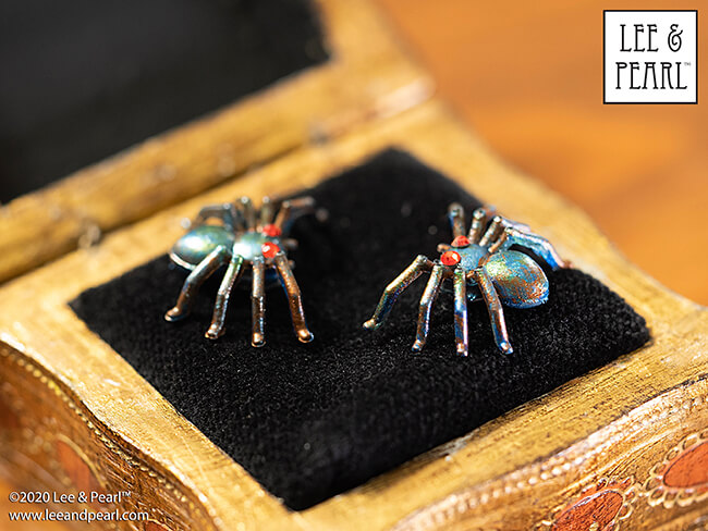 Spooky sider earrings, microwave caramels, autumn-scented lip balms and painted dragon taxidermy — find these tutorials and more for 18 inch dolls AND PEOPLE during our Lunch with Lee & Pearl LIVE Facebook video series!